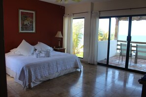 3 bedrooms, in-room safe, WiFi, bed sheets
