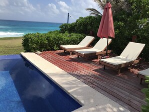 Outdoor pool - Beautiful Oceanfront Mexican Villa with Infinity Pool, and Spectacular View (Isla Mujeres)