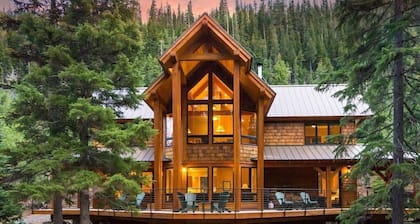 Espectacular casa / cabaña de lujo, bañera de hidromasaje, entorno precioso y privado en el lago Tumalo, Bend Oregon