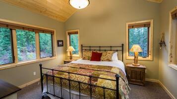 3 bedrooms, travel crib, free WiFi, bed sheets