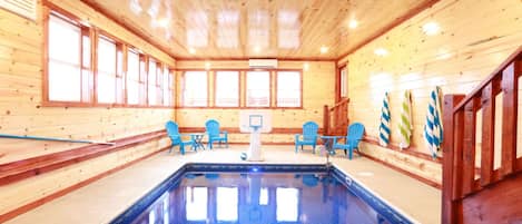 Una piscina techada, una piscina climatizada