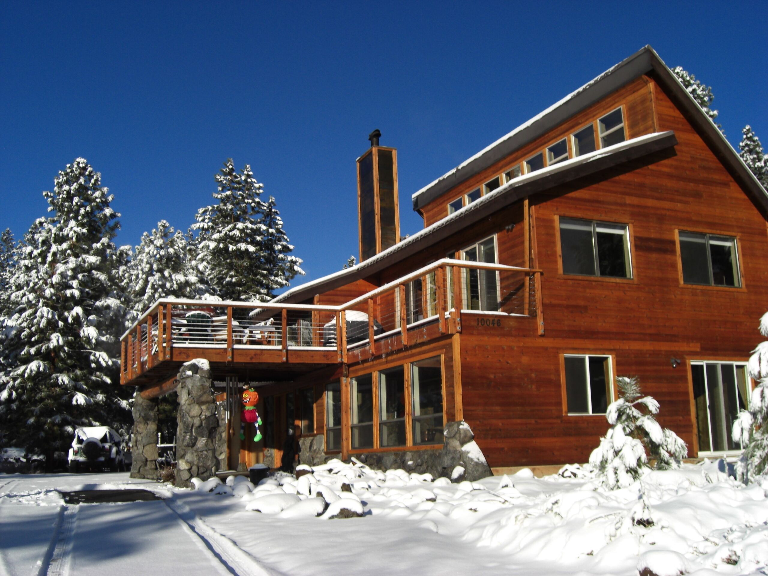Views of Northstar and Mt Rose, Hot Tub on 600 sqft. Deck, Close to Downtown
