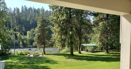 Quiet apartment along the river located about 4 miles east of Leavenworth.
