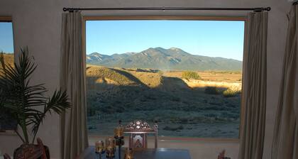 Stunning Views of Taos Mountain, 2 Bedroom 2 Bathroom Luxury Guesthouse