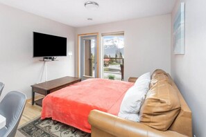 2 habitaciones, tabla de planchar con plancha y cuna de viaje 