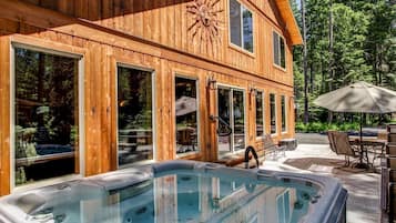 Bain à remous extérieur