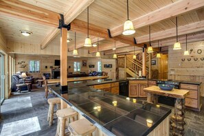 المنشأة من الداخل