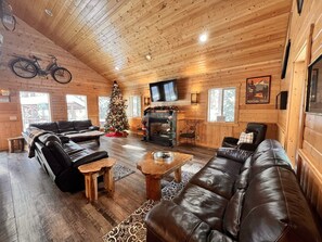 تلفزيون ذكي، مدفأة، ألعاب فيديو، مشغل دي في دي