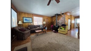 TV, DVD player, books, video library - Meyers, South Lake Tahoe Family Vacation Home Rental (Meyers)