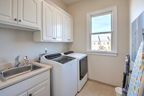 雪櫃、微波爐、爐具、洗碗機