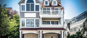 Stunning 5 Bedroom 2nd Floor Unit,Heart of the Gold Coast