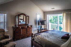 5 bedrooms, iron/ironing board, WiFi - Stunning 5 Bedroom 2nd Floor Unit,Heart of the Gold Coast (Ocean City)