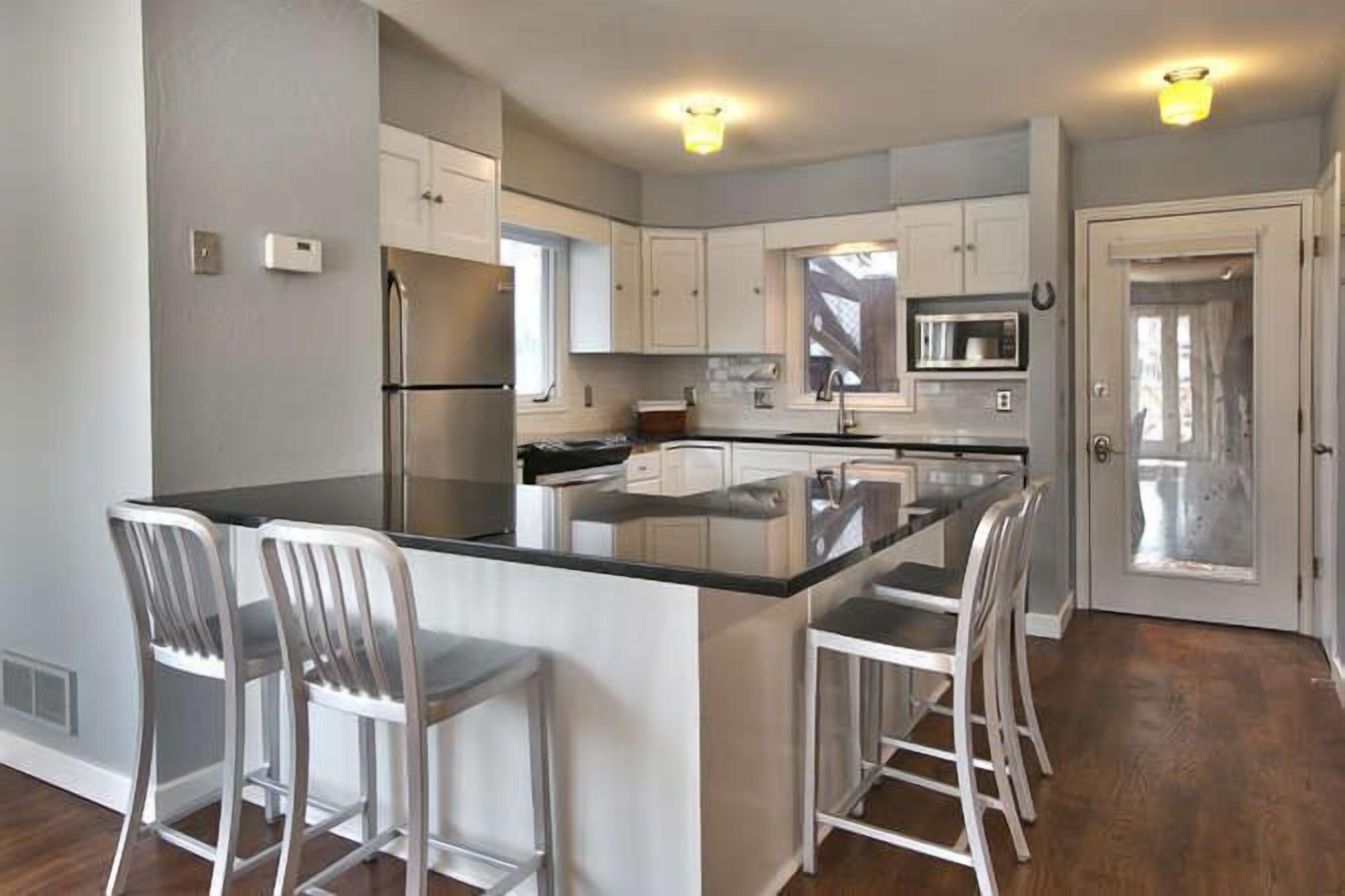 冰箱、微波炉、烤箱、炉灶