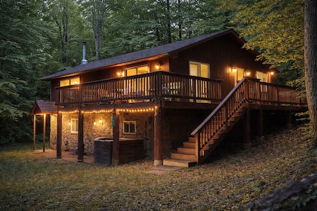 Exterior. Luxury Cabin w/ Hot Tub for Cherry Springs