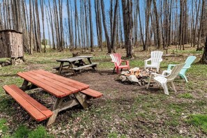 Outdoor dining - Luxury Cabin w/ Hot Tub for Cherry Springs (Austin)