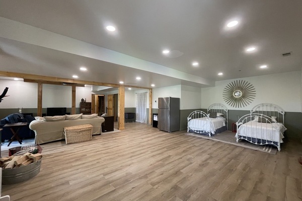 6 عدّة غرف نوم ومكواة/لوح كي وسرير سفر وواي فاي مجانًا