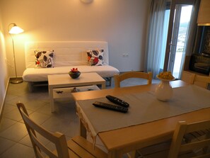 Family Duplex, Multiple Beds, Sea View | Egyptian cotton sheets, premium bedding, down comforters, in-room safe - Zathea Apartments (Kithira)