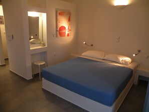 Chambre Double Deluxe, 1 très grand lit, non-fumeurs, vue mer | Draps en coton égyptien, literie de qualité supérieure