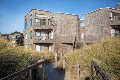 Modern Beach Front Pajaro Dunes 1st Floor Condo - Yards From Beach/Gated Entry