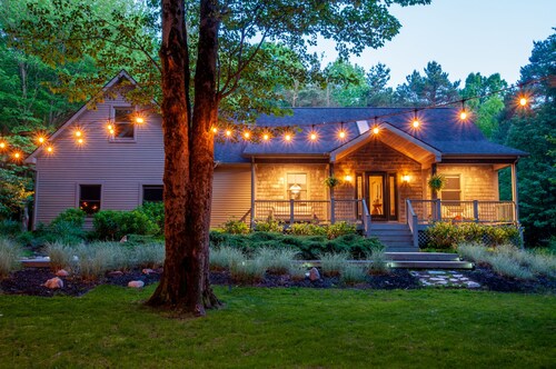 Wooded Retreat - Steps to the Lake - Close to Town