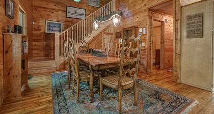 Privacy Directly On Fires Creek. Borders National Forest And Bear Refuge!