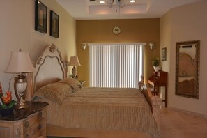 3 bedrooms, desk, iron/ironing board, free WiFi - SALE LOW PRICE JUNE. BEACHFRONT,AWESOME VIEW, HEATED POOL&PET FRIENDLY (South Padre Island)