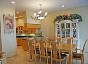 Dining - SALE LOW PRICE JUNE. BEACHFRONT,AWESOME VIEW, HEATED POOL&PET FRIENDLY (South Padre Island)