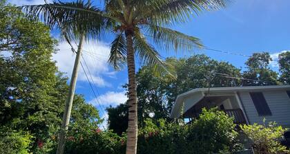 Einzigartiges Hausboot auf trockenem Grundstück Perfekter romantischer Kurzurlaub oder familienfreundlich