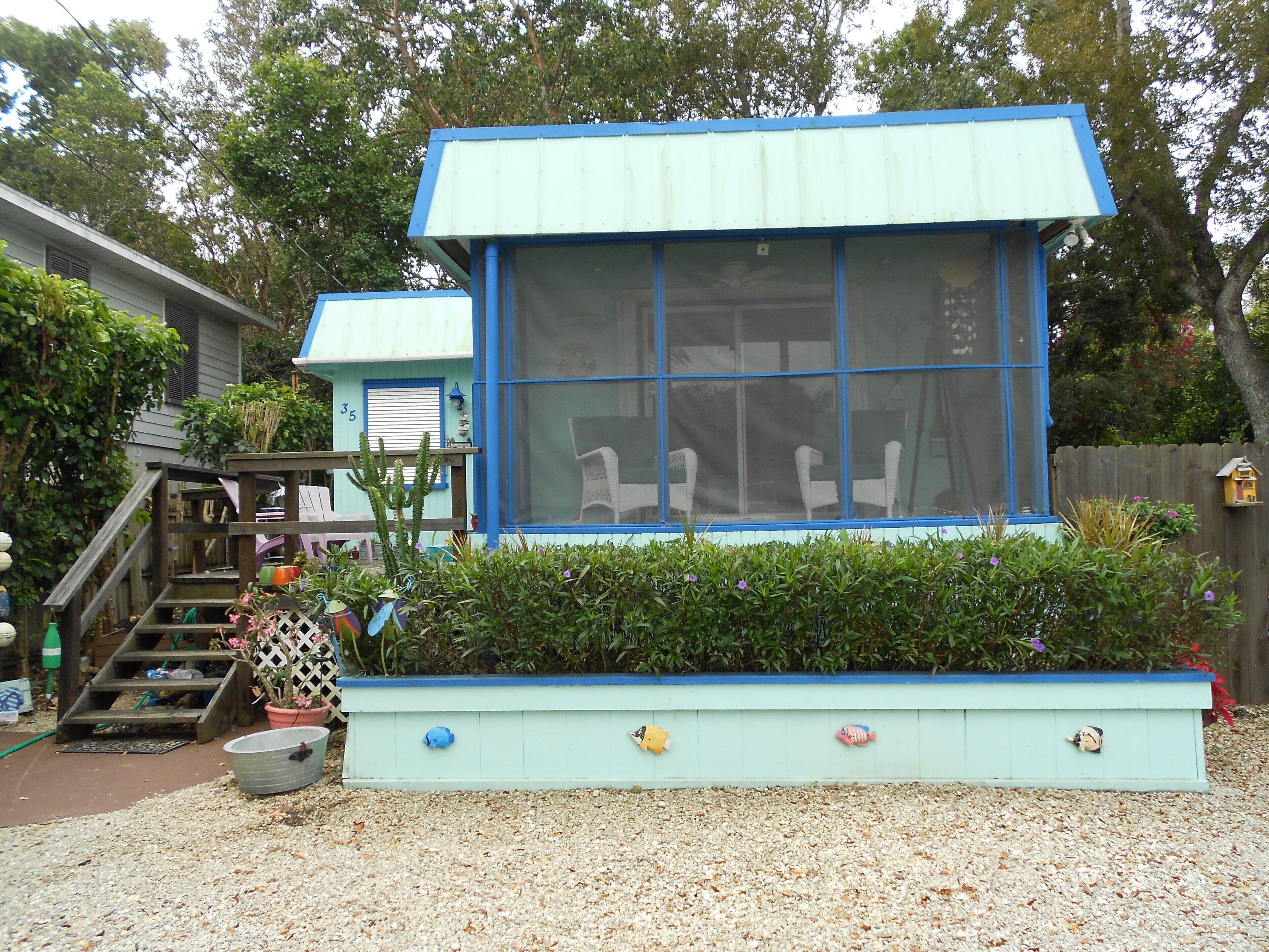 Unique Houseboat On Dry Lot Perfect Romantic Getaway Or Family Friendly & Pet OK