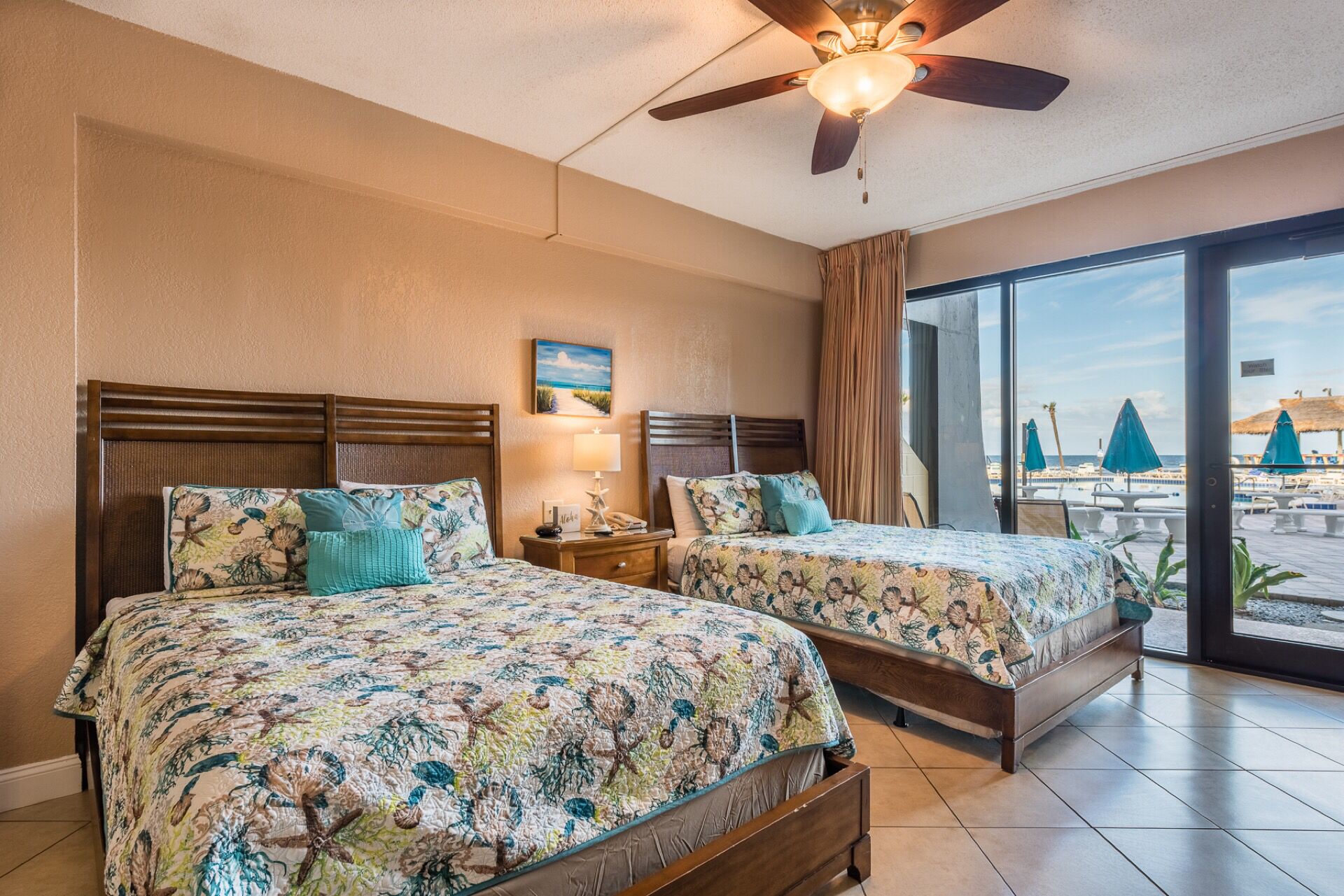 Fer et planche à repasser, Wi-Fi gratuit, draps fournis