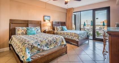 First Floor Amazing Updated Ocean Front Studio!! "SPRING MEGA SALE" POOL CLOSED