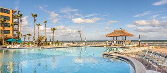 First Floor Amazing Updated Ocean Front Studio!! "SPRING MEGA SALE" POOL CLOSED