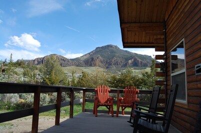 1400 sqft Cabin 30 Miles from Yellowstone NOW WITH INTERNET!