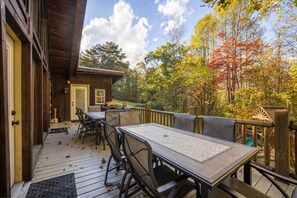 Outdoor dining - High Point Lodge With Indoor Saltwater Pool (Rockbridge)