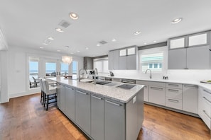Fridge, microwave, oven, stovetop - Perfect Gulf front Beach House In Gulf Trace, Grayton Beach, 30A, (Santa Rosa Beach)