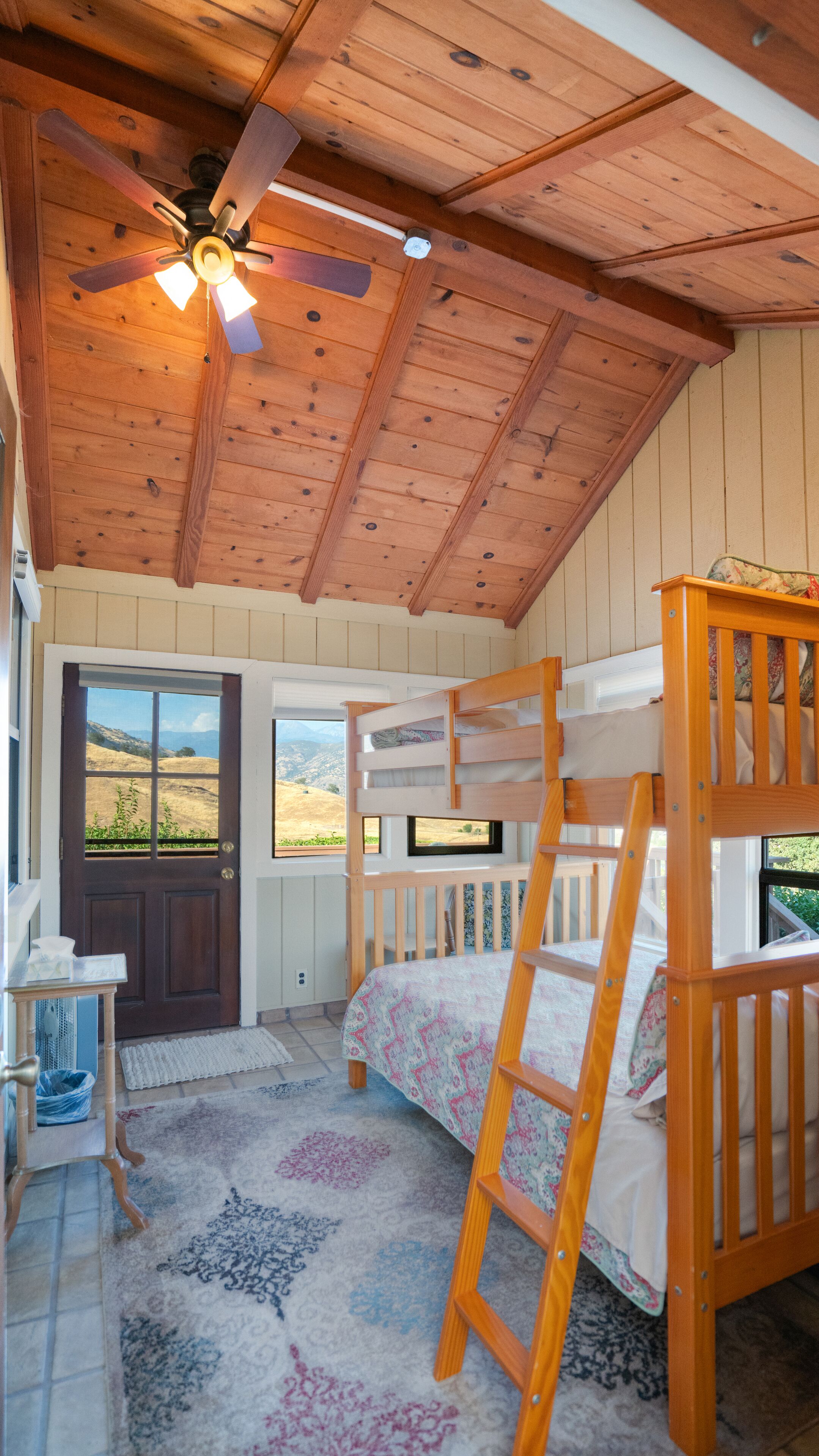 5 bedrooms, desk, iron/ironing board, WiFi