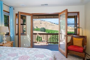 5 bedrooms, desk, iron/ironing board, WiFi