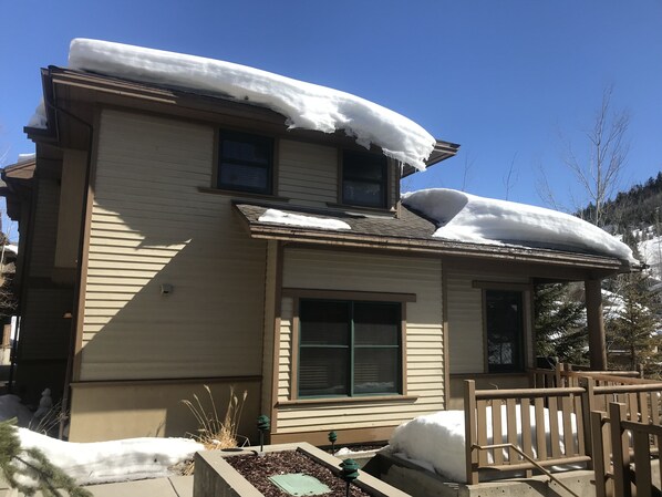Exterior - Deer Valley Townhouse, with New Private Hot Tub Just Steps Away from the Bus (Park City)