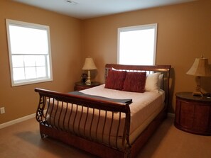 5 bedrooms, iron/ironing board, WiFi, bed sheets