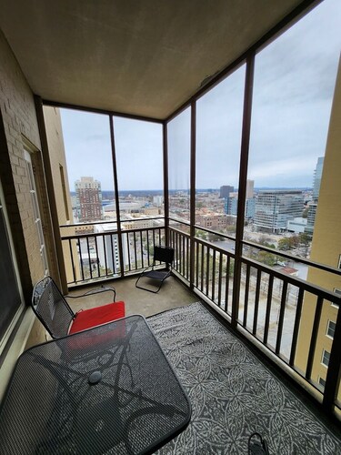 18ème étage, Peachtree Towers, Great Reviews !!