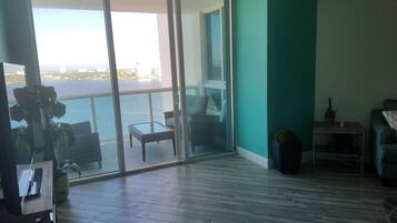 Smart TV, tenis de mesa y libros