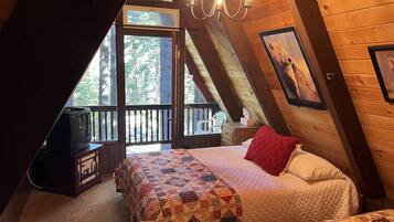 4 bedrooms, iron/ironing board, travel crib, free WiFi