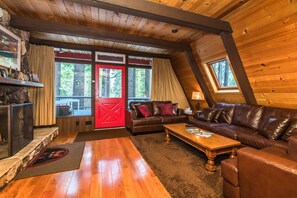 Smart TV, fireplace, DVD player, table tennis