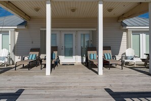 Terrace/patio - Beachside - Gulf Beachsde, 3 Bedrooms, 2 Baths, Pet Friendly, Sleeps 8. (Dauphin Island)
