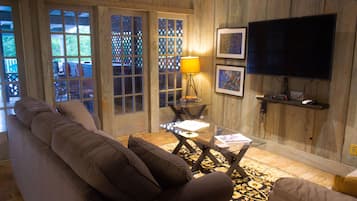Smart TV, fireplace, books, stereo