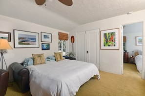 1 bedroom, desk, iron/ironing board, travel cot - Spanish Casita in the Village of La Jolla - Walk to Everything (La Jolla)