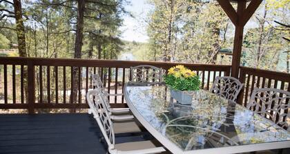 CABINE SPECTACULAIRE DE MONTAGNE AVEC BLUFF LAKE VUES-FENCED