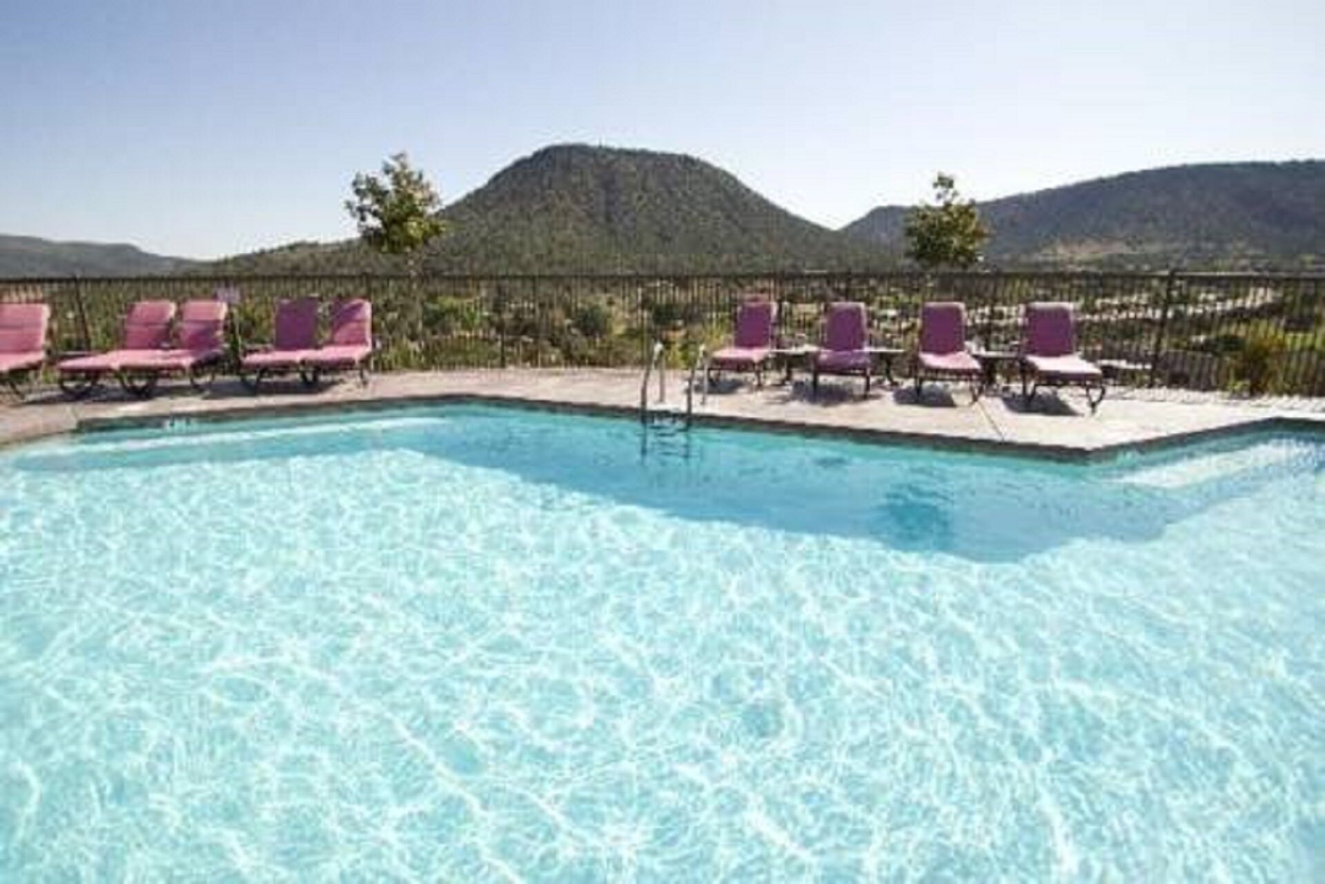 2 BDRM SLEEPS 8~ GREAT VIEWS~ HUGE UNIT~ HIKING, TRAILS, HEATED POOLS, BOOK NOW