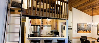 Skiez en 3 BR + Loft / 2 BA directement sur la piste de ski de 4 heures