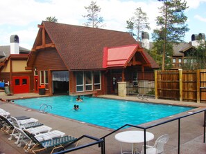 Piscine extérieure, piscine chauffée